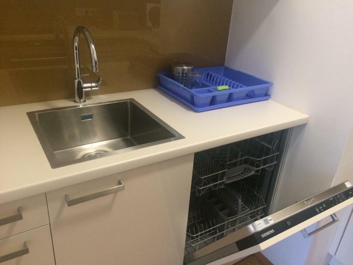 Apartment With Parking On Premise Виена Екстериор снимка