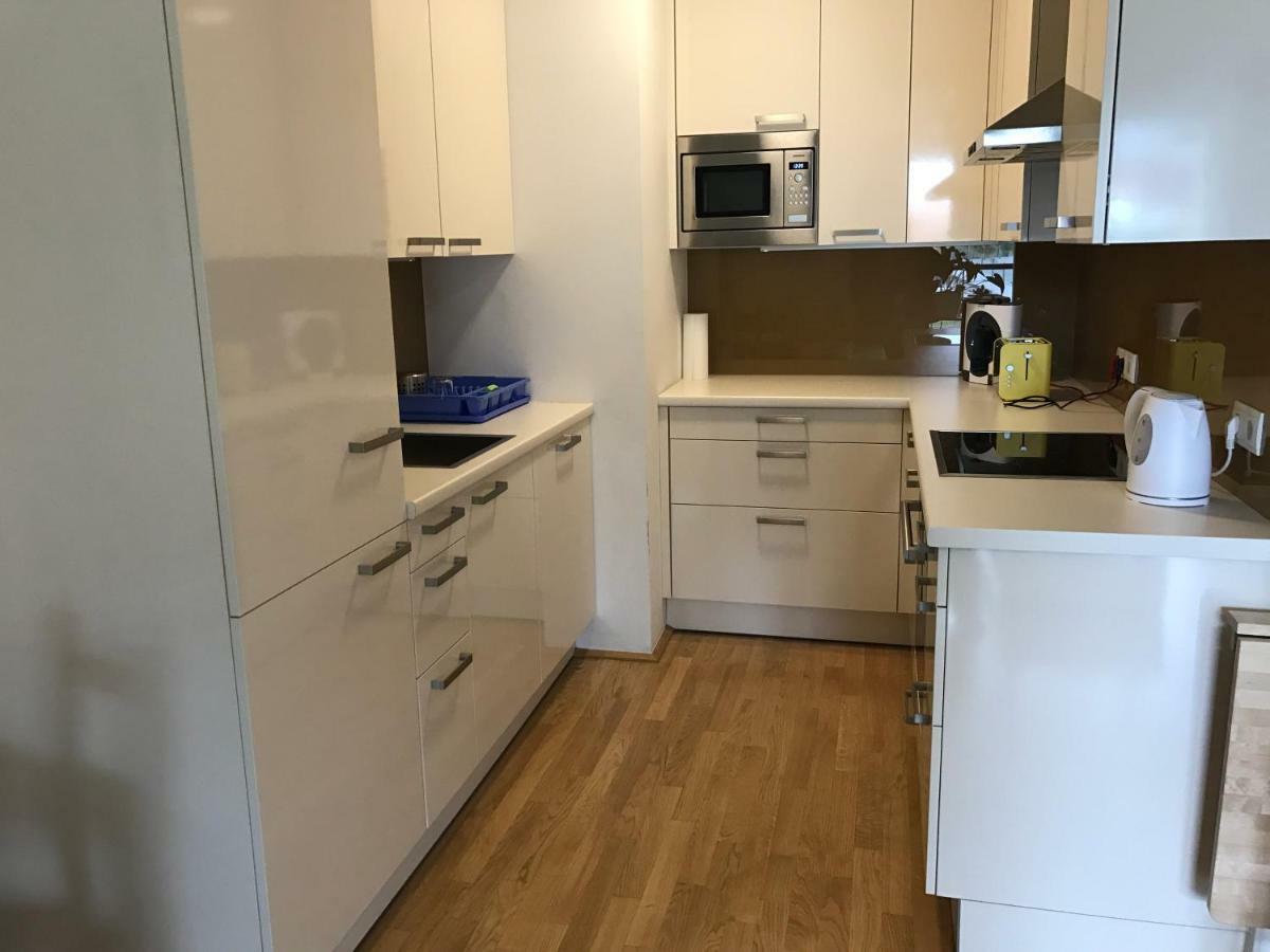 Apartment With Parking On Premise Виена Екстериор снимка