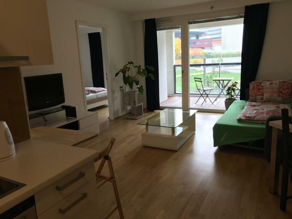 Apartment With Parking On Premise Виена Екстериор снимка