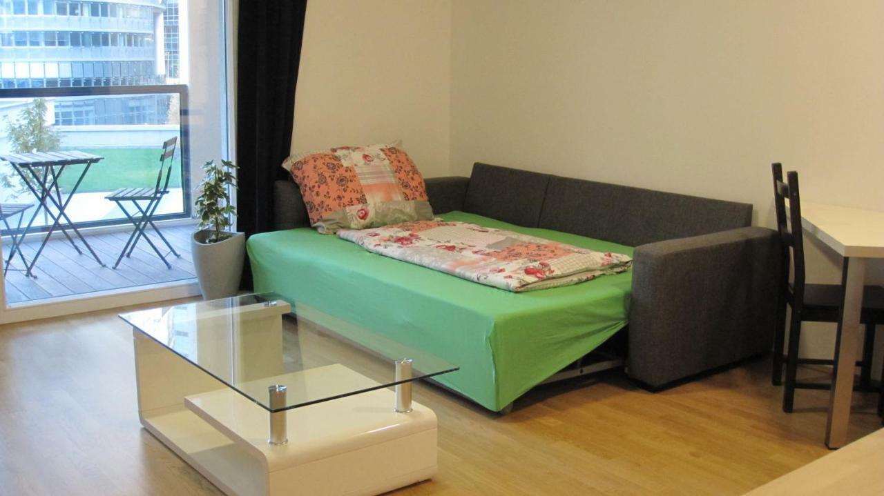 Apartment With Parking On Premise Виена Екстериор снимка
