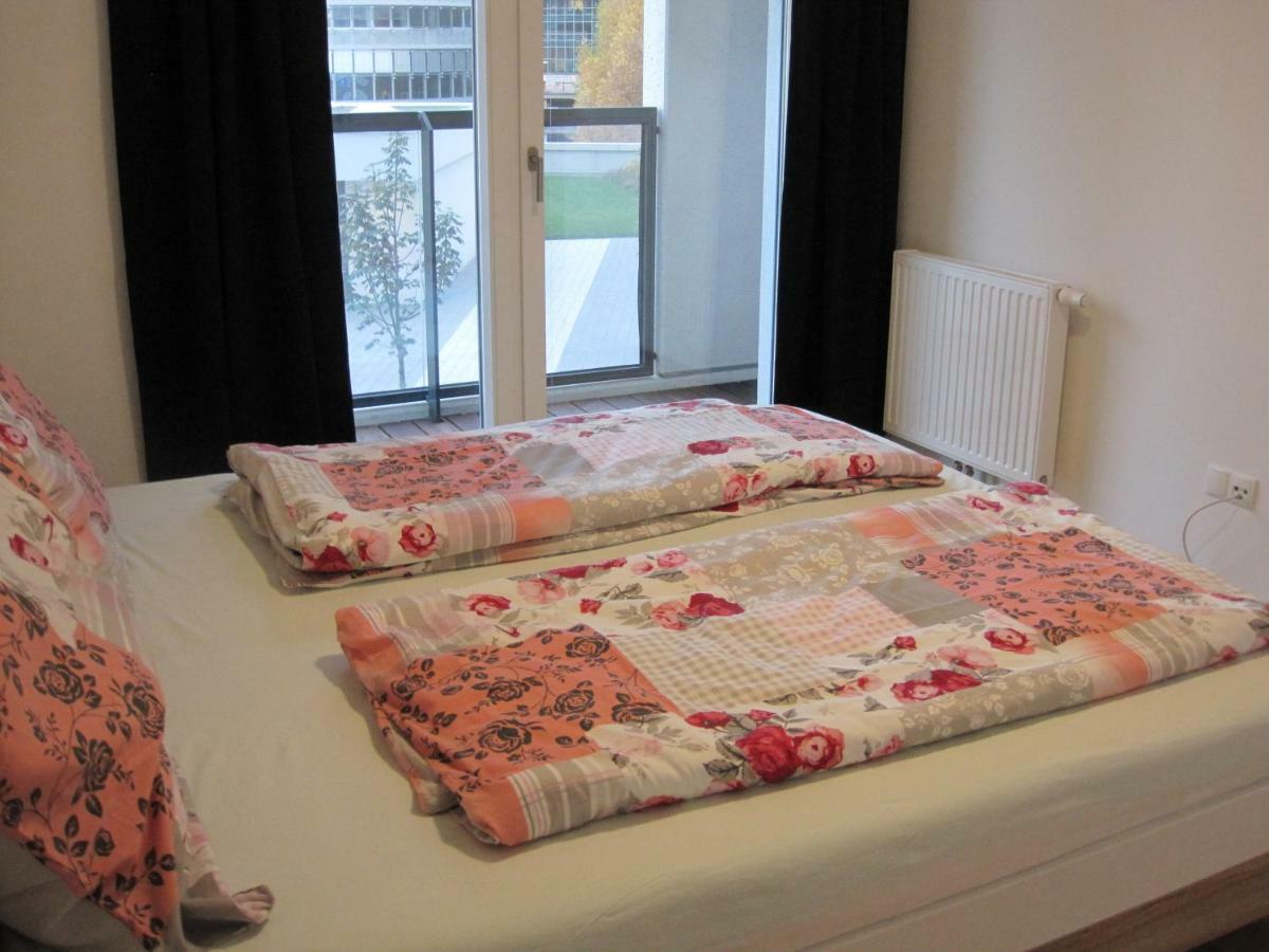 Apartment With Parking On Premise Виена Екстериор снимка