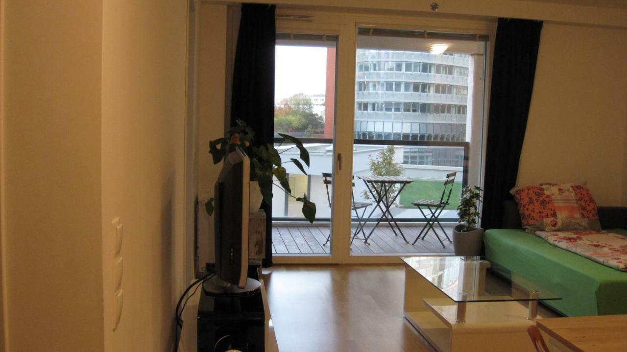 Apartment With Parking On Premise Виена Екстериор снимка