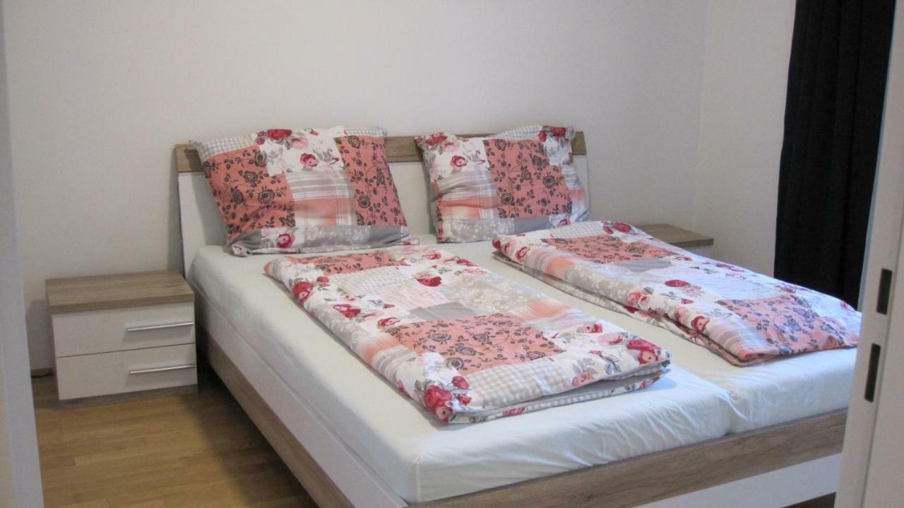 Apartment With Parking On Premise Виена Екстериор снимка